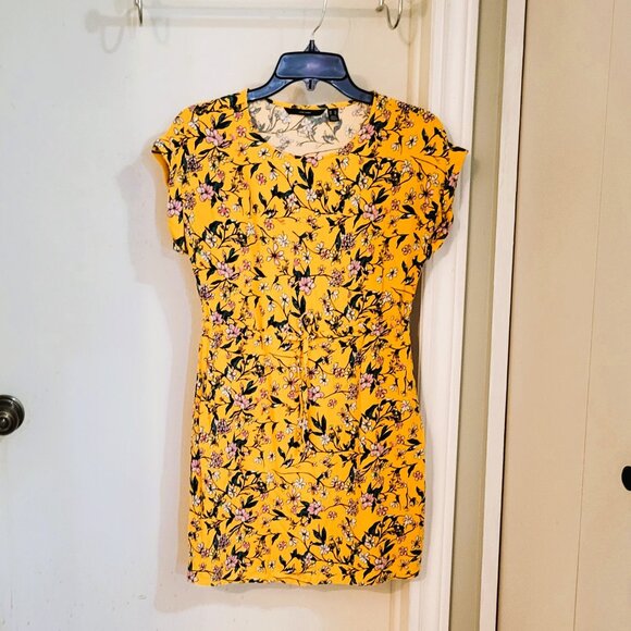 Vero Moda Dresses & Skirts - Vero Moda floral summer mini dress